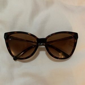 Tory Burch Tortoise Sunglasses Cat-eye foldable
